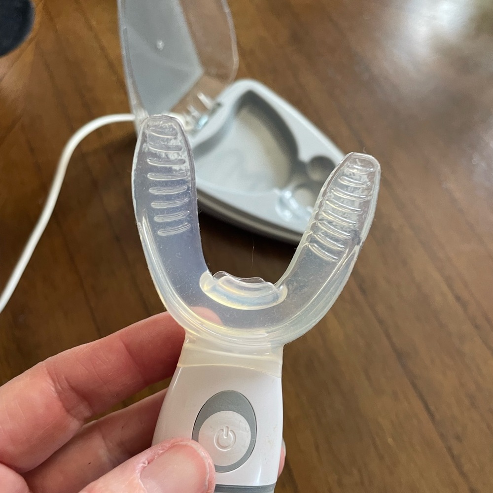 AcceleDent Aura | Accelerated Orthodontic Device - Picture 6 of 8